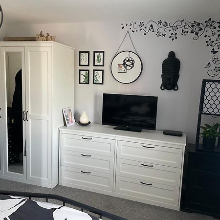 Cosy Home From Home With Private Bathroom - Free Parking Cardiff Exteriör bild