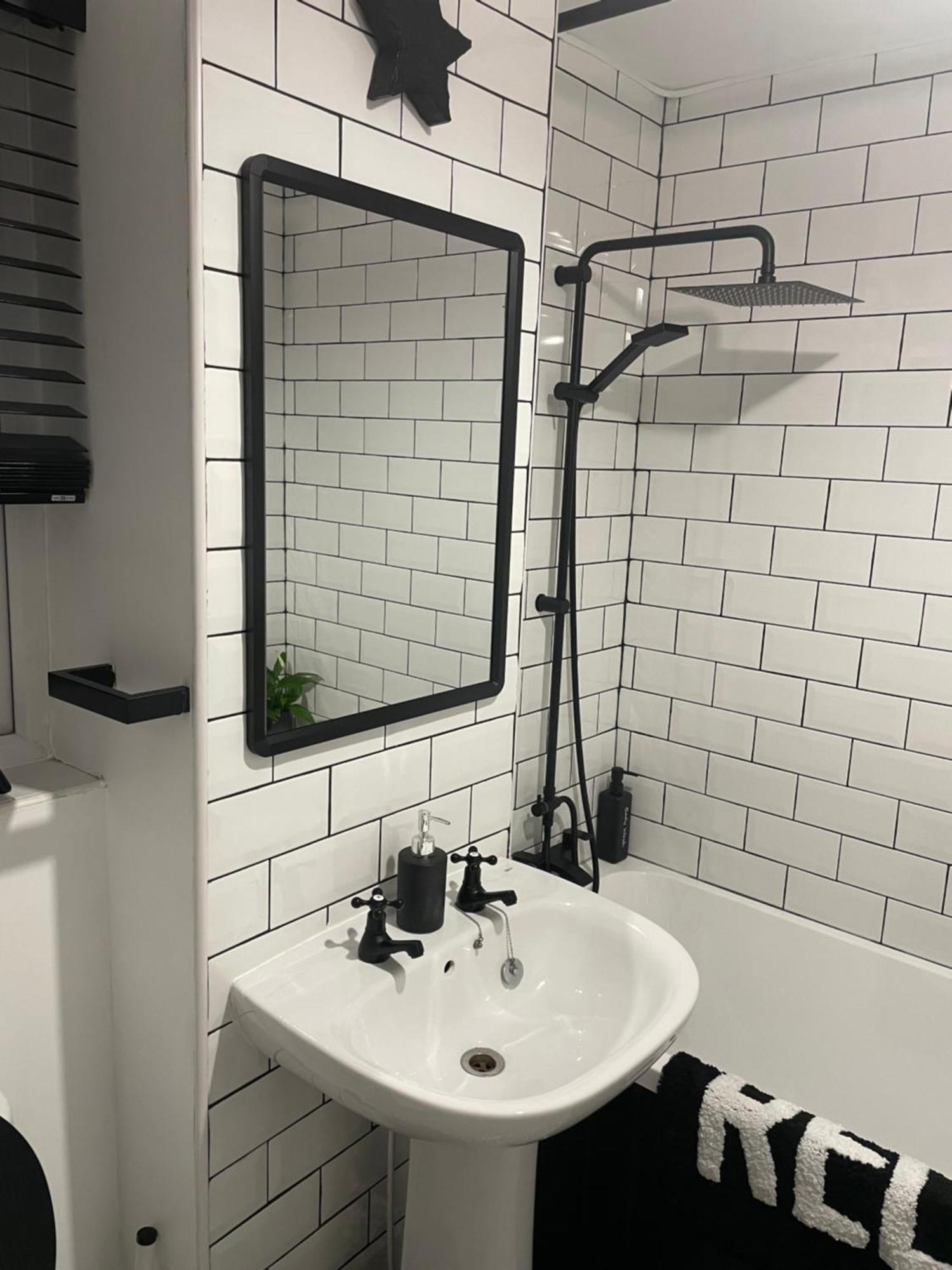 Cosy Home From Home With Private Bathroom - Free Parking Cardiff Exteriör bild